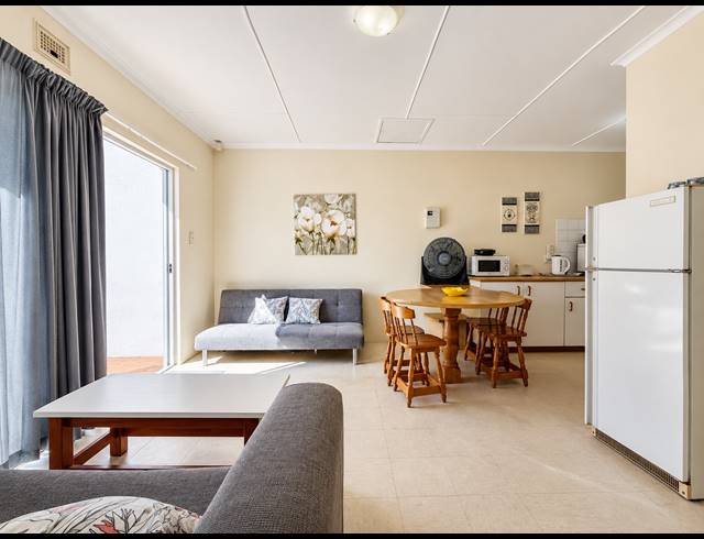 200M² LODGE FOR SALE IN GLENMORE